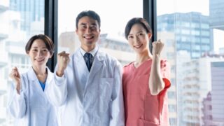 【資金計画】診療科別の開業費用シミュレーション|内科・整形外科・皮膚科・歯科の相場